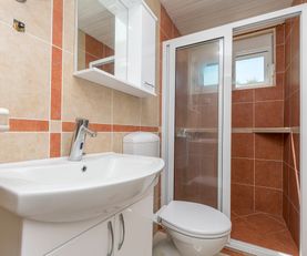 Bathroom of apartment for rent Utjeha Montenegro