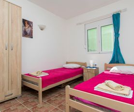 Bedroom with single beds of apartment for rent Utjeha Montenegro